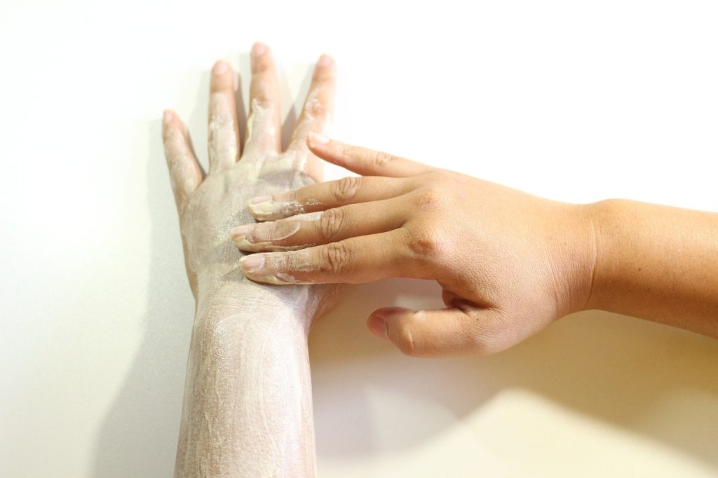 Comment faire la dermabrasion de la peau du corps ?